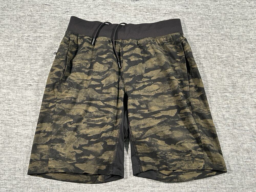 Lululemon Shorts Mens Medium 9.5" Black Green Camo Athleisure Performance